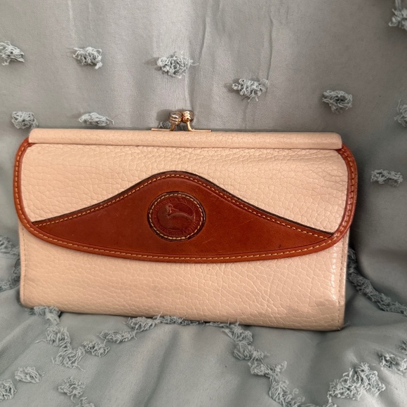 Dooney & Bourke Handbags - Vintage Dooney & Bourke Essex Wallet